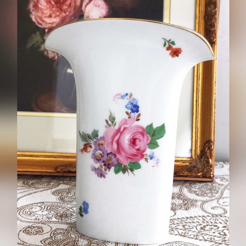 Vintage Hutschenreuther Vase.